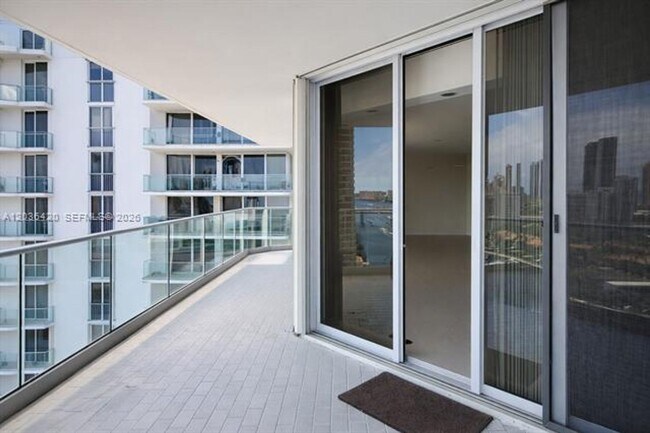Foto del edificio - 19707 Turnberry Way