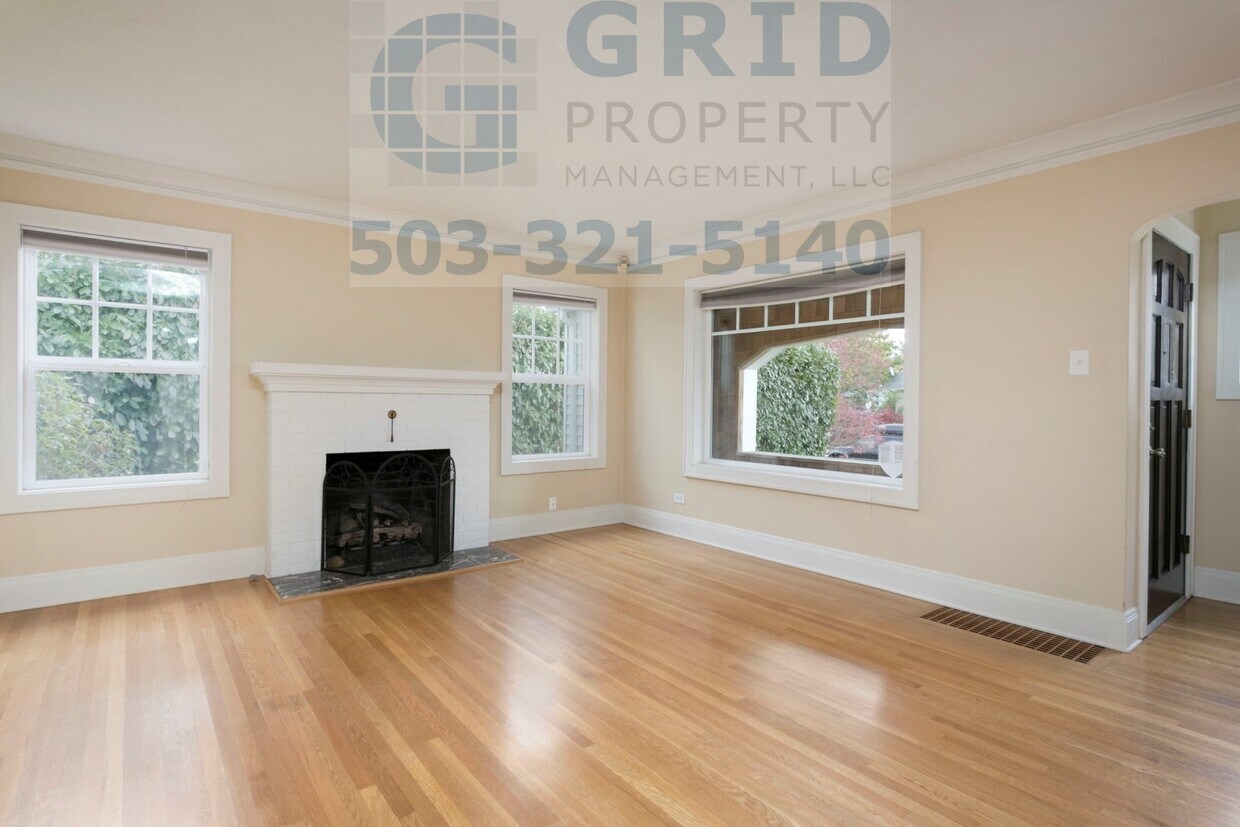 Primary Photo - Spacious 3 Bedroom Bungalow in Roseway Nei...