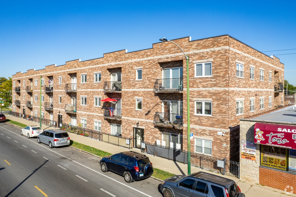 Primary Photo - 6112 W Diversey Ave