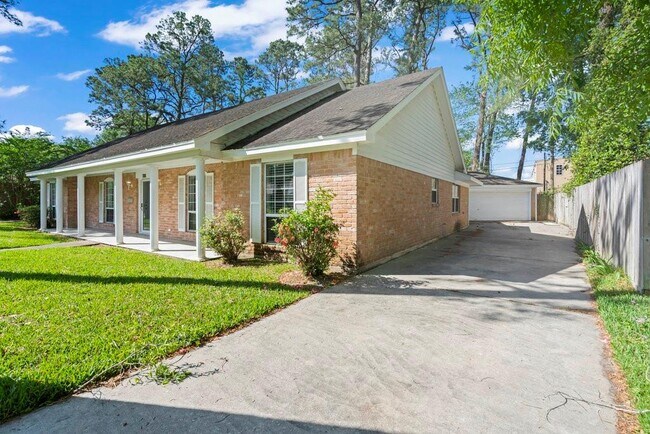 Foto del edificio - 3022 Inwood Dr