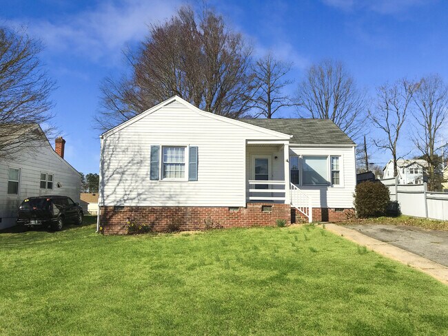 Foto del edificio - Cozy 3 Bedroom, 1 Bathroom Home in Lakeside Available May 1st!