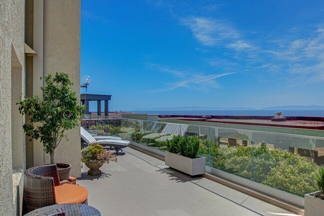Front outdoor patio - 3200 La Rotonda Dr