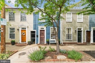 Building Photo - 819 Oronoco St
