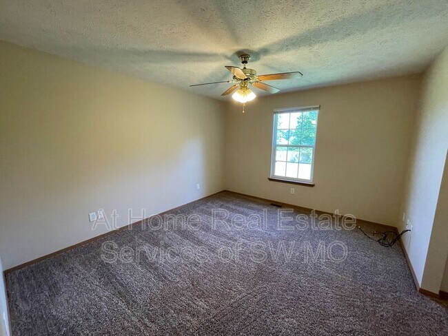 Building Photo - 4305 W La Siesta St