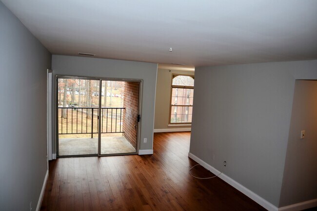 Building Photo - 3318 Woodburn Village Dr