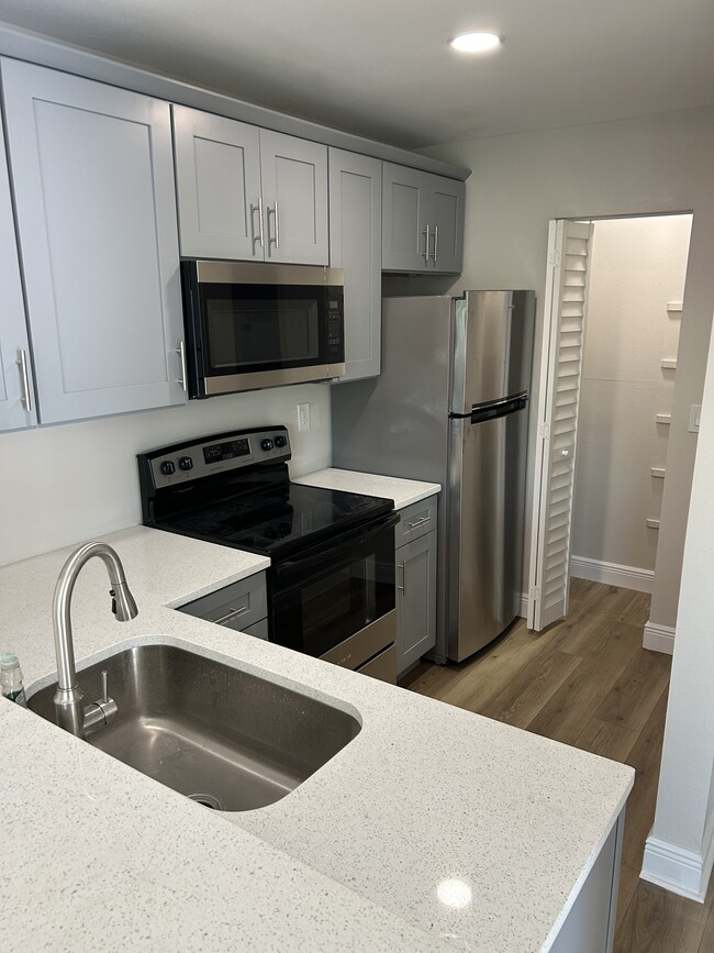 Foto del edificio - 3848 N Lake Dr