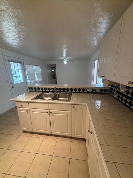 Foto del edificio - 5236 Kenwood Ave