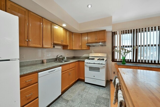 Photo - 27 Beech St (Hillsdale, NJ) House