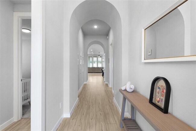 Foto del edificio - 5122 Walnut Grv Ln