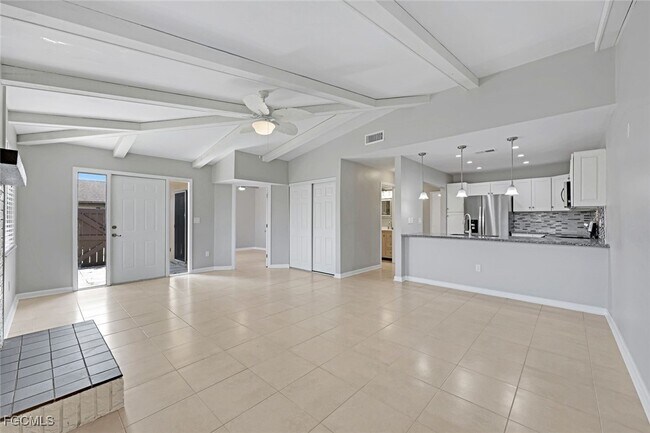 Building Photo - 6324 Royal Woods Dr