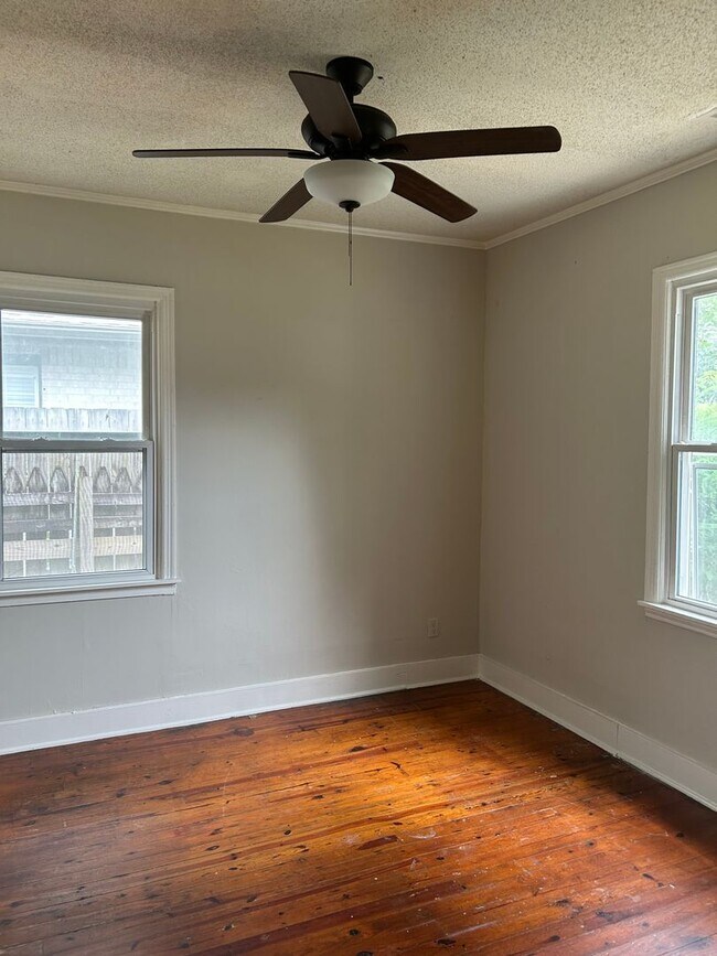 Foto del edificio - 4 BR 2 bath