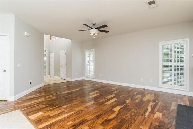 Building Photo - Alpharetta 4 bedroom home with large fenced in backyard