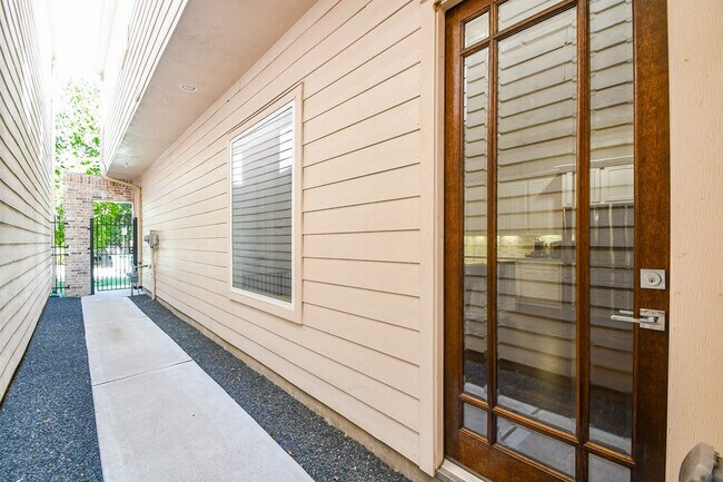 Foto del edificio - 5611 Petty St