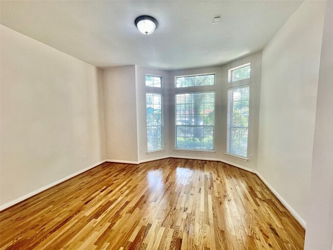 Building Photo - 32 Waugh Dr