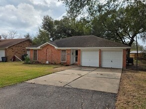 Building Photo - 2121 Redwood St