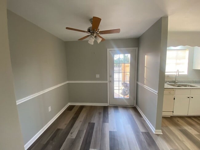 Foto del edificio - West Columbia Townhome Convenient To Airport, Lexington, and Downtown Columbia
