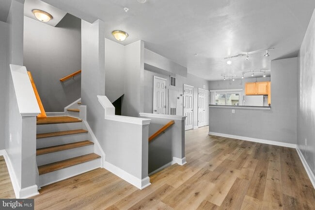 Building Photo - 42455 Hollyhock Terrace