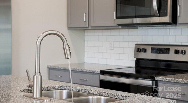 Foto del edificio - 1018 Catalyst Blvd