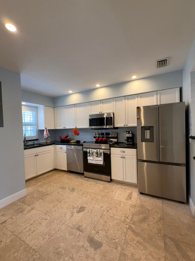 Foto del edificio - 409 N Cypress Dr