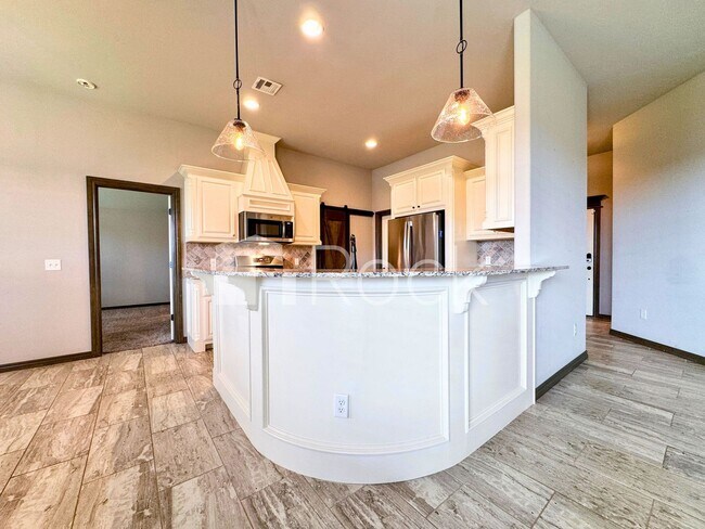 Foto del edificio - 3-Bedroom Home with All Appliances Included