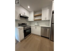 Building Photo - 1631 Emerson Ct