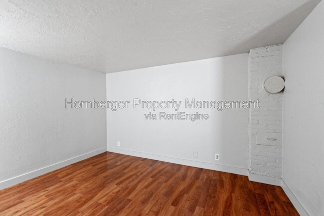 Building Photo - 1108 W 12th Ave