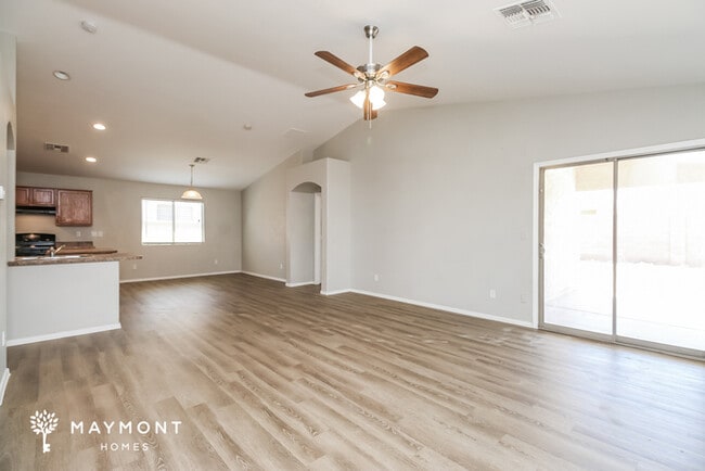 Foto del edificio - 45671 W Rainbow Dr