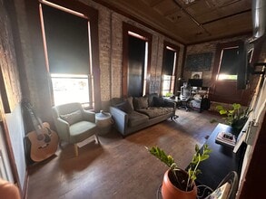 Building Photo - 110-110 E Tyler St