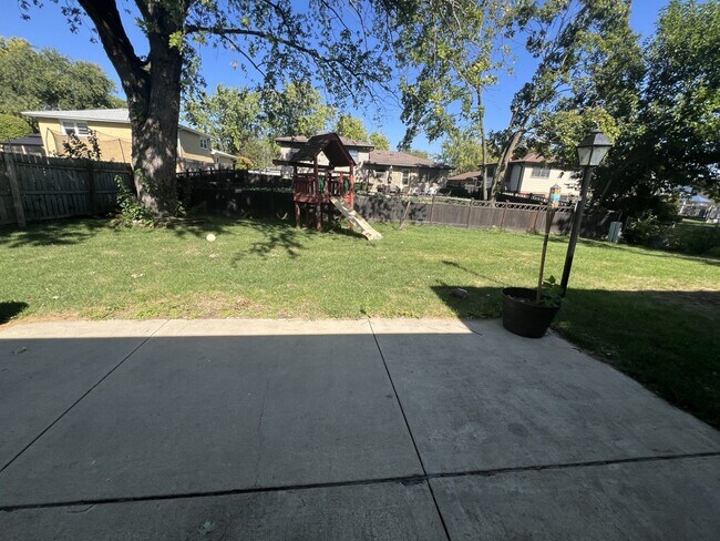 Foto del edificio - 1214 Iroquois Ln