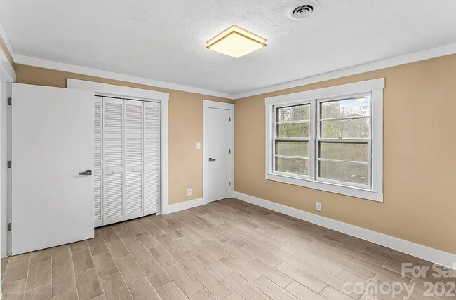 Foto del edificio - 2969 Orchid Ln