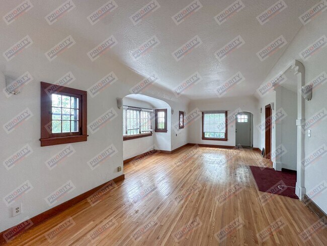 Foto del edificio - 3 bedroom, 2 bath single-family home