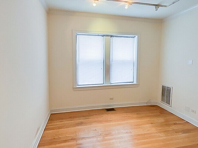 Foto del edificio - 624 W Roscoe St