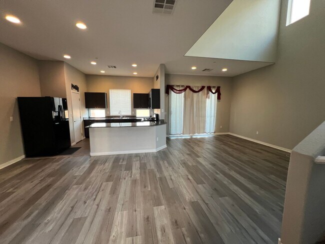 Building Photo - Norhwest - Gated