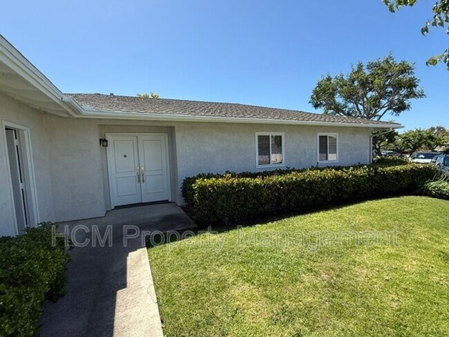 Foto del edificio - 3328 Paseo Halcon