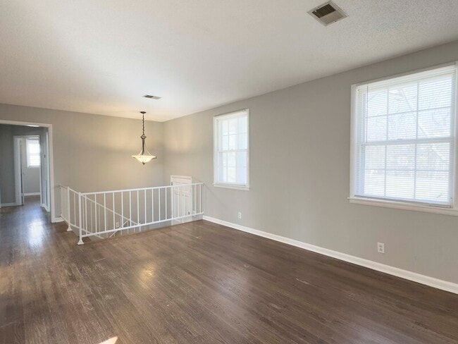 Foto del edificio - 328 Dunbar Cave Rd