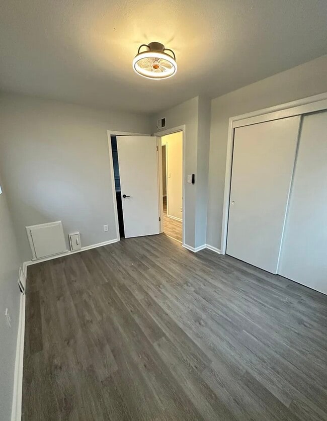 Foto del edificio - 116 E Pk Ln St