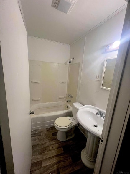 Foto del edificio - 3522 Whitney Ave