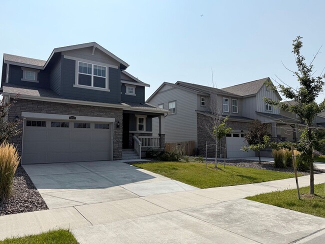 Stunning New Build in Aurora with Sleek Fi... - Stunning New Build in Aurora with Sleek Fi... House