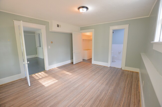Foto del edificio - 715 E 9th St