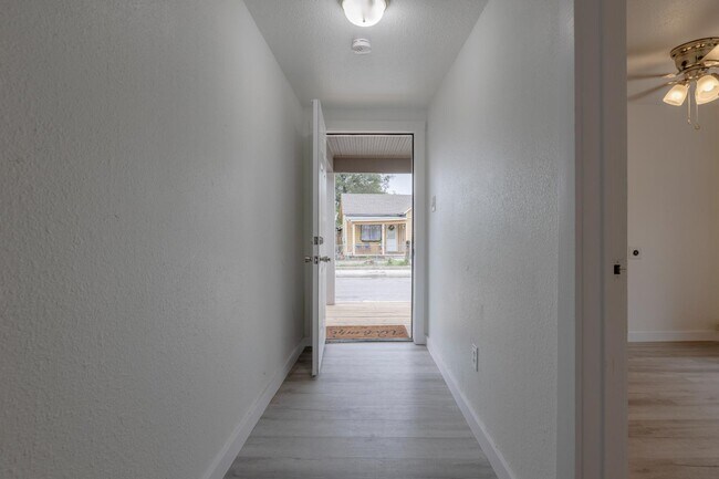 Building Photo - 125 Forrest Ave