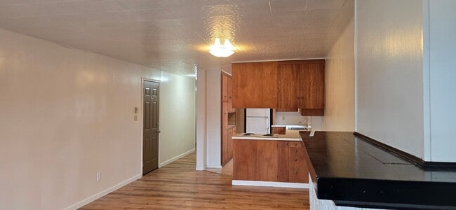 Foto del edificio - 2 Bedroom up stairs apartment