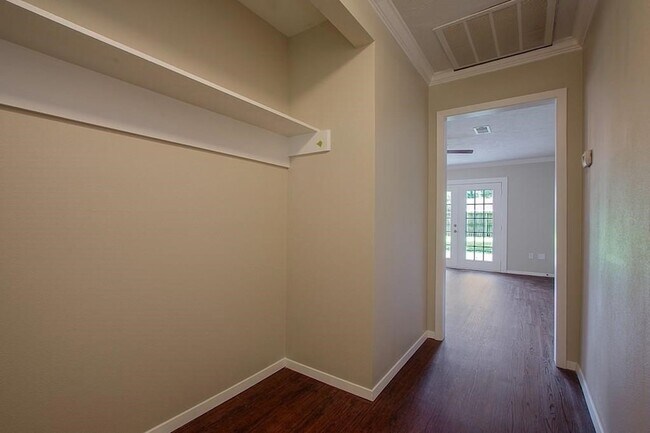 Foto del edificio - 4205 Ember Ln