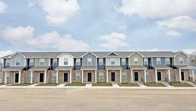 Building Photo - 1115-D1 Hillwood Dr
