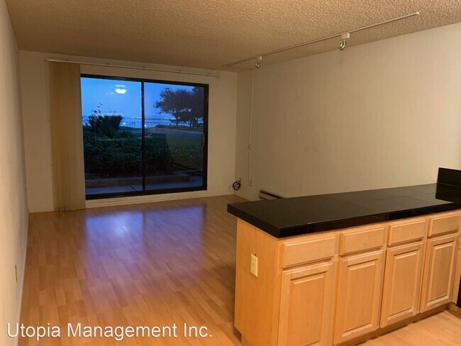 Building Photo - 1 br, 1 bath House - 6 Commodore Drive #226