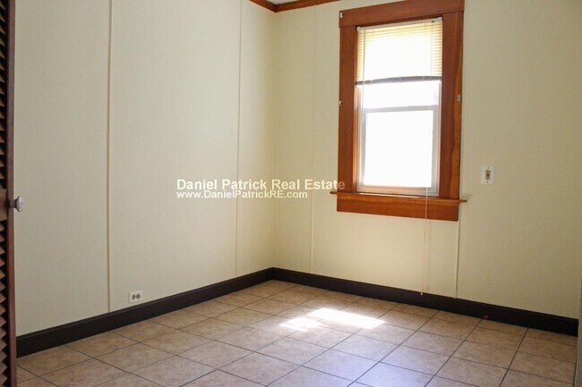 Building Photo - 19 Leighton Ave