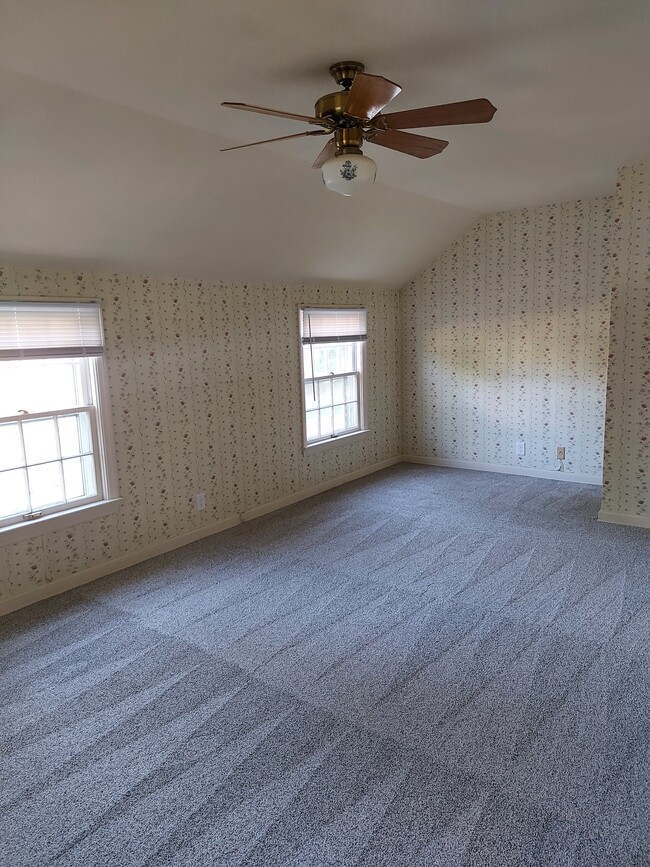 Master bedroom - 928 Lundvall Ave