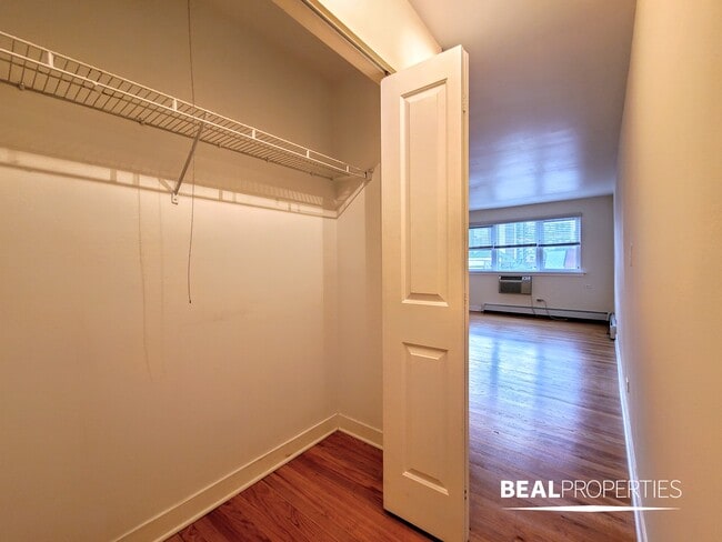 Building Photo - 625 W Wrightwood Ave