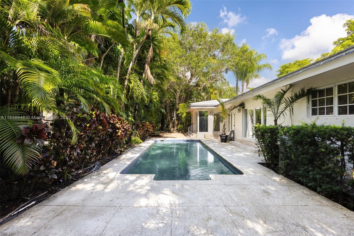 Primary Photo - 600 Santurce Ave