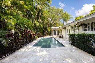Building Photo - 600 Santurce Ave