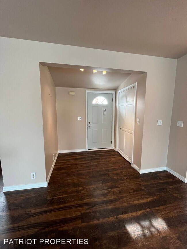 Building Photo - 2 br, 1 bath House - 527 W Benton St